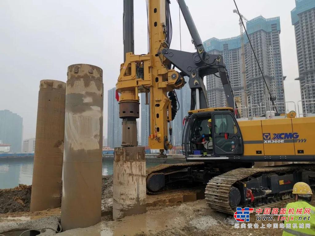 	昆明房建项目————徐工XR240E