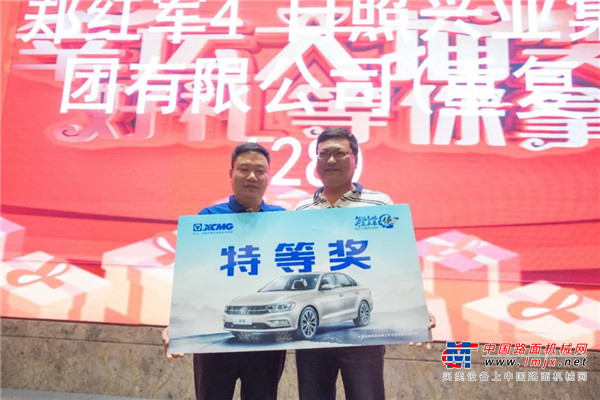 2010年，徐工率先推出LW1200K装载机，带领中国装载机技术进入超大吨位时代，就此打破欧、美、日企的长期垄断。