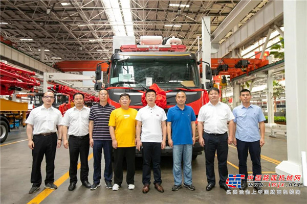 整车具有功能多、作业范围大、破拆威力强、臂架动作速度快等特点，关键性能指标均为行业前列。该产品用于大跨空间的破拆、灭火及救援，解决了大跨空间建筑的破拆、灭火难题，为大跨空间建筑灭火战法的改进提供了关键装备。