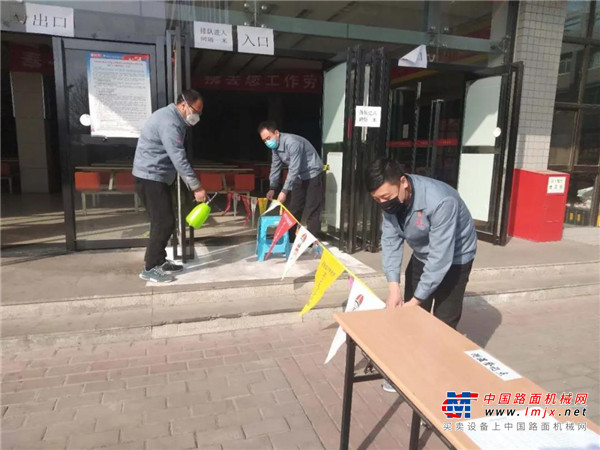 	档案————	承载着人类社会发展的记录，	连接着昨天、今天和明天，	是一项非常重要的工作。		2020年，	“新冠”疫情来势汹汹，	战疫复工的双战场，	公司党委两手都抓，两手都硬，	有力有序确保了复工复产。