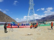 中联重科签下西藏最大吨位起重机，这就是90后吊装“后浪”