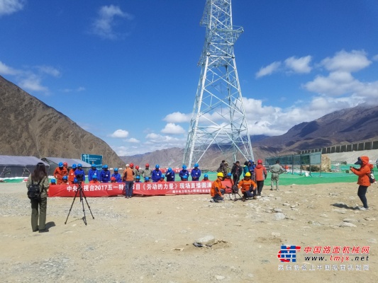 中聯重科簽下西藏最大噸位起重機，這就是90後吊裝“後浪”