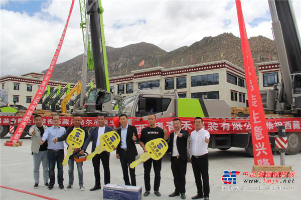 中联重科客户故事：签下西藏最大吨位起重机，这就是90后吊装“后浪”