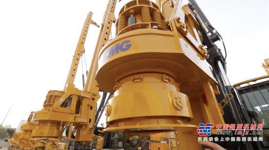 拉起新基建“一根绳”，牵动上下游“无数网”。工程机械行业是怎样感知新基建？又是如何把握新基建？走，跟着央视镜头到一线！