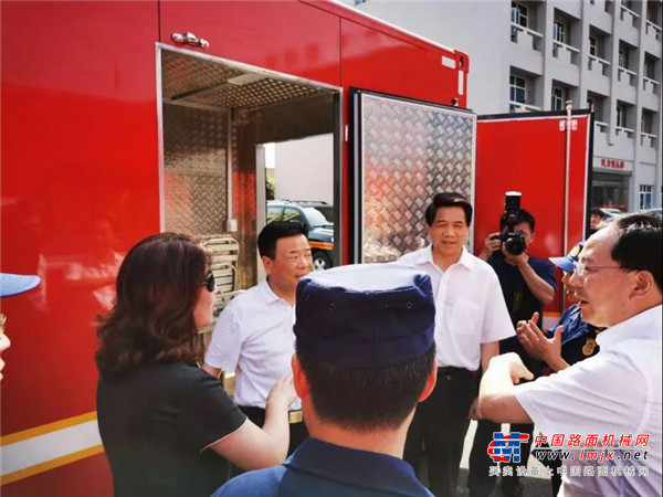 	本次演练将场景设置为“长沙市汛情严重，市防指根据启动了防汛I级响应”。根据场景，湘江水情暴涨，大堤某段面临决堤危险，急需大量沙袋加高加固。