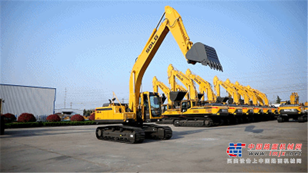 	E6210FHD是一款中欧混血的21t挖掘机产品，是山东临工借鉴沃尔沃EC210D的中国版本，采用大量沃尔沃先进的技术，品质成熟可靠。尤其在液压、电气系统方面，稳定性极好。