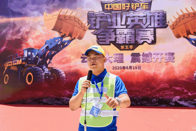 	正赛前一天，直播间准时上线，选手们来到赛场熟悉场地与设备，为正赛做足准备，主播则为观众详细解读争霸赛流程，带领选手与观众互动，展示风采。