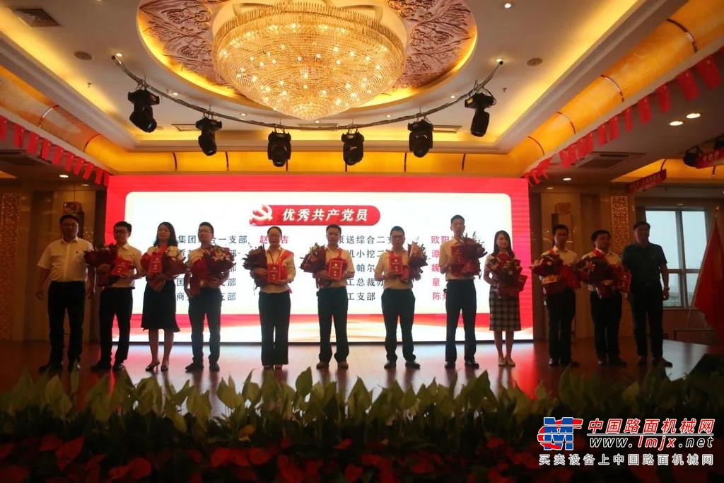 	三一集团党委副书记、董事袁金华主持并发表了讲话。他回顾了2019年党建工作亮点，并对2020年工作进行了展望。