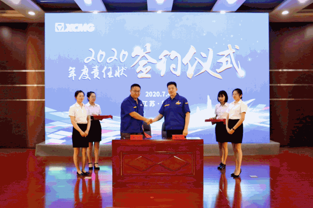 	宗总从宏观角度出发深刻剖析全国及行业的发展形势、对上半年公司营销指标完成情况、市场运营情况进行了详尽的介绍，重点分析目前工作中存在的问题及短板，并全面阐述了徐工环境在营销体系改革后的规划蓝图、发展路径和工作措施。