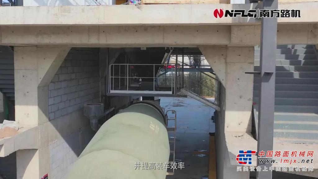 在市场新旧动能转型关键期，坤石新型建材看到了潜在的市场机遇，在考察了南方路机多年商混生产设备后，非常认可南方路机“做专做新，不断创新”的核心理念，也对设备品质、生产性能，环保配置非常满意，于2019年选择购入了南方路机HLS270型环保智能搅拌楼。