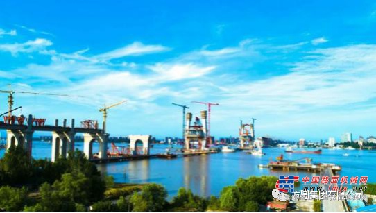 方圆SC100型井道施工升降机服役芜湖长江三桥项目