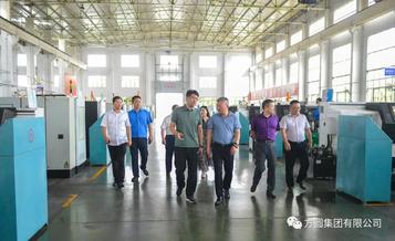 中国工程机械工业协会建筑起重机械分会会长喻乐康一行参观方圆集团