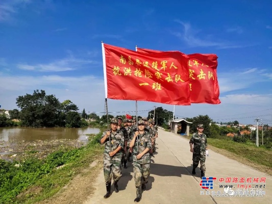 南昌百瑞退役军人抗洪突击队奔赴抗洪一线，退伍不褪色，担当有作为!