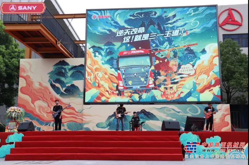 01	三一重卡第一批车主现身，全国卡友齐祝福