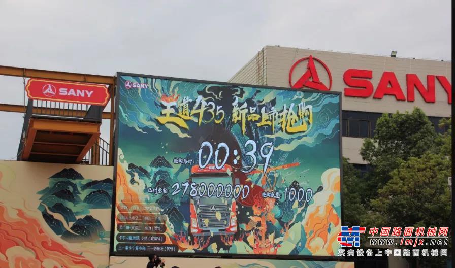 	在发布会一开始，便播放了一份来自全国三一卡友的祝福VCR，纷纷对三一重卡本次发布会表示祝福，并表示非常期待王道435新车的表现。陈战发、张中潜、聂金辉三位车主作为代表专程从外地赶到现场，表达他们最真诚的祝福。