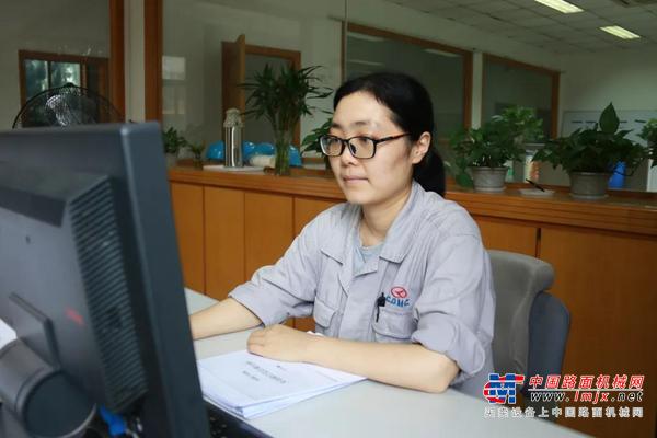 坚守岗位 平凡至上 ——记集团优秀共产党员星马专汽工艺员唐莉