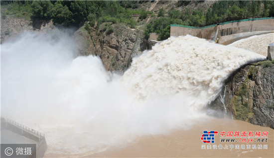 南方暴雨引发多地洪涝灾害 工程机械企业迎难而上尽显担当