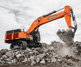 斗山DX800LC-7大型挖掘机交付欧洲首位客户