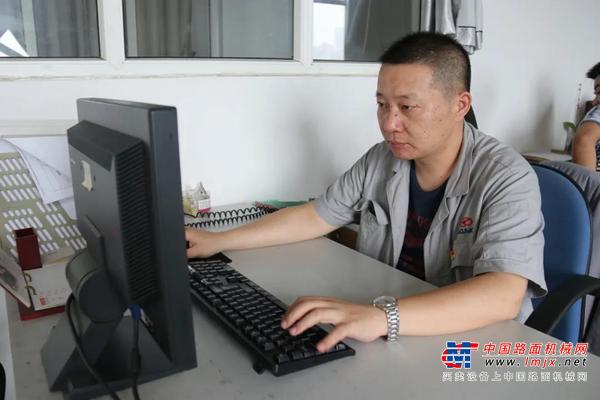 用真情和行动践行党员的初心和使命 ——记集团优秀共产党员凯马公司配件销售员曾庆峰