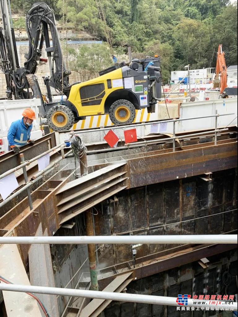 案例 | 安百拓小型遥控钻机在香港水塘间狭窄隧道灵活钻进