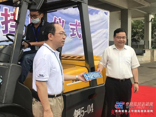 武汉工程机械也要上牌了！首批700余台非道路移动机械获环保“身份证”