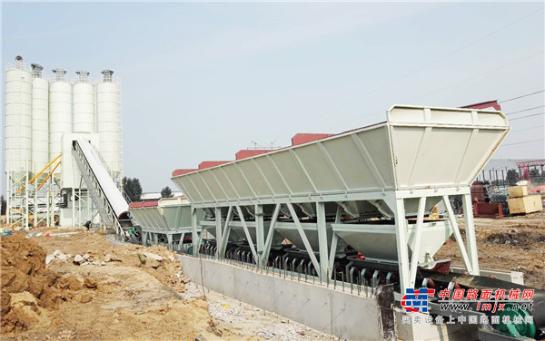 方圆HZS120型箱式搅拌站服役济高高速公路建设