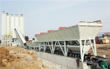 方圆HZS120型箱式搅拌站服役济高高速公路建设