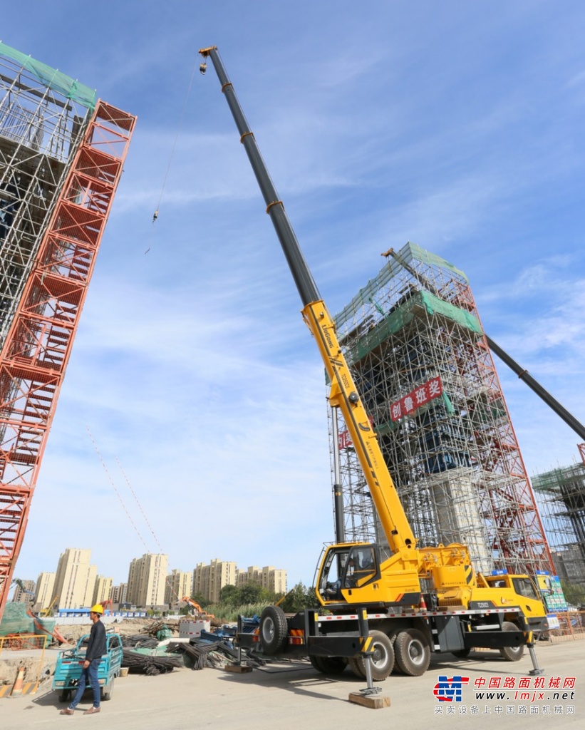 放眼更具体的“未来市场驱动力”，安徽柳工起重机有限公司董事长余亚军认为，受到我国基础设施建设的持续拉动，以及风电、“新基建”特高压、5G基站建设等项目的刺激，同时再叠加将于2021年7月1日实施的重型柴油车国六b排放标准的升级效应，中国起重机械行业在今后1-2年内仍将保持稳步向上。
