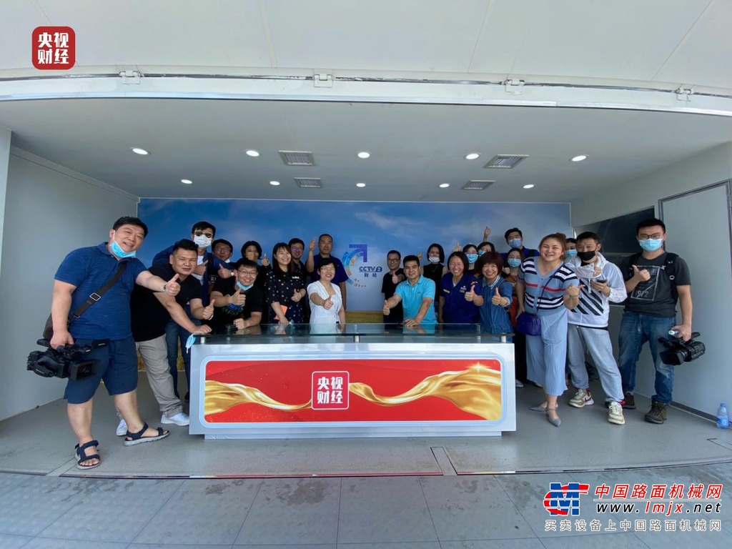 ◀	讲脱贫故事，这场直播走村，更走心	▶