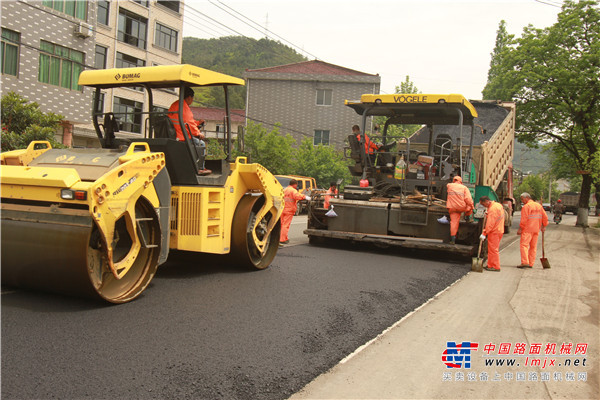 你们的“烤火炉” 公路养护的好天气