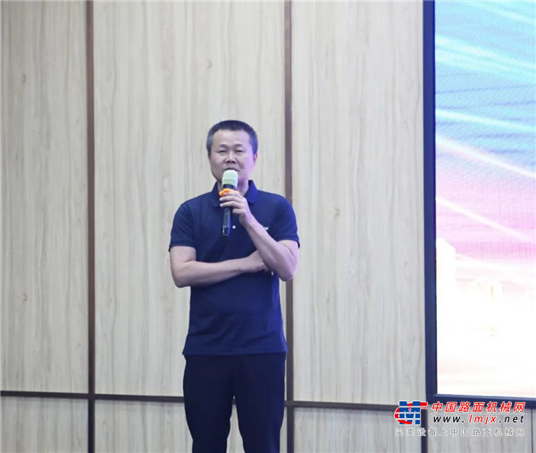 另外，此次会议还对2020年上半年在经营管理上稳步前行、成绩优秀经销商进行了表彰奖励。