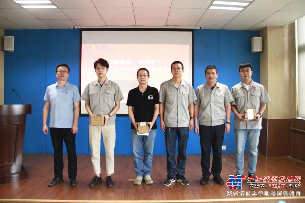 通过评比，评选出了本次竞赛的一二三等奖，以及团队获参与奖，公司领导及参赛部门领导为获奖的参赛项目小组颁发了奖励。