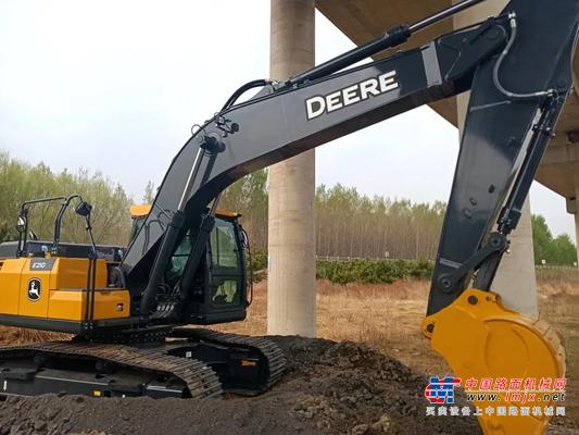 约翰迪尔全新机型 高品质获客户认可