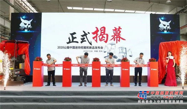 	发布会伊始，崔常务发表致辞，对两年来为2T挖机项目辛勤努力的参与者表达了感谢。崔常务称“本次发布的E17Z与E20Z新品微挖，是山猫在中国生产的第三款产品，也是第一款本土化的挖掘机产品。能够见证它诞生，深感荣幸。山猫挖掘机新品问世成为我们新的里程碑。标志着我们向‘中国紧凑型设备市场的引领者’这一目标更进一步。”