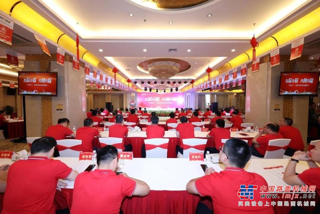 大会期间，三一供应商联盟外协分会宣告成立。21家质量稳定、成本透明、交付及时、服务出色的外协供应商成为了首批入会成员，并进行了授牌。