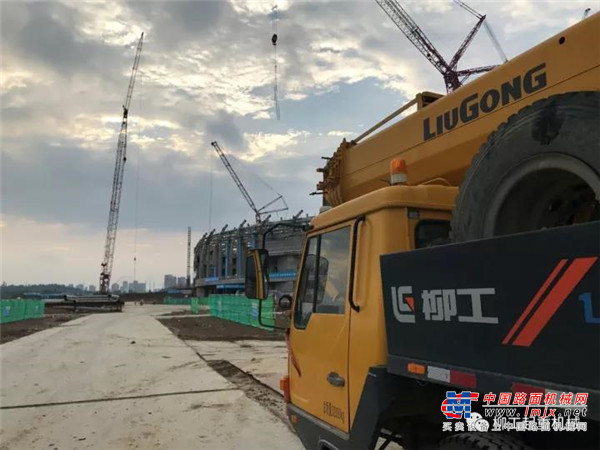 按照公布的计划，国际足球中心预计2022年6月前完成建设，新建配套训练场及社会足球青训中心将于2023年底前完成。根据现场披露的信息，国际足球中心占地约280亩。其中，专业足球场地上总建筑面积约12万平方米，以“立足亚洲杯、远眺世界杯”为目标建设。届时，这里将成为“家门口”的亚洲杯主场。