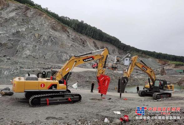 雷沃新代理商接连交机,加速东北区域经济新复苏