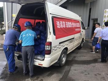 山河智能夏日炎炎送清凉，区总关怀暖人心