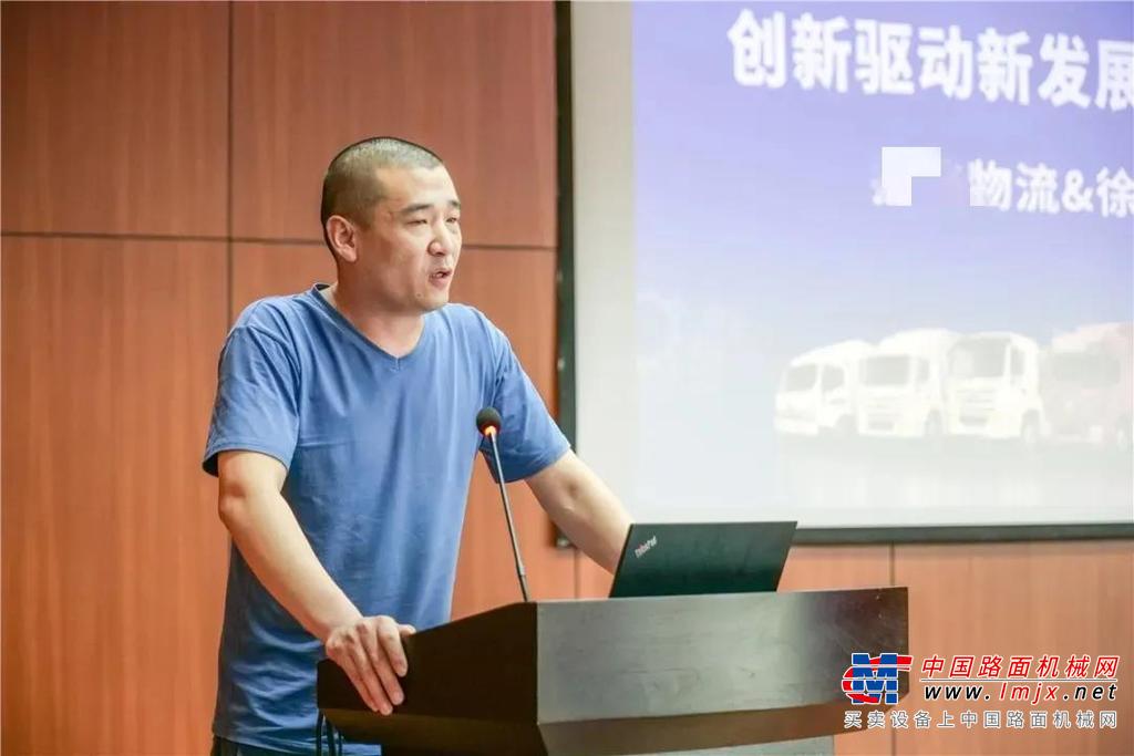 签约仪式举行前，参会代表共同参观了徐工汽车企业展厅、产品技术展厅，了解徐工汽车的发展历程和文化传承，观摩公司的智慧工厂和智能制造工艺，领略企业全球营销网络及成套施工方案，近距离感受了徐工汽车的智能化和现代化生产水平以及近年来飞速发展取得的成果。