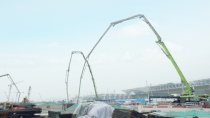 壮观！中联重科凌云系列67米泵车助力国家会展中心建设   