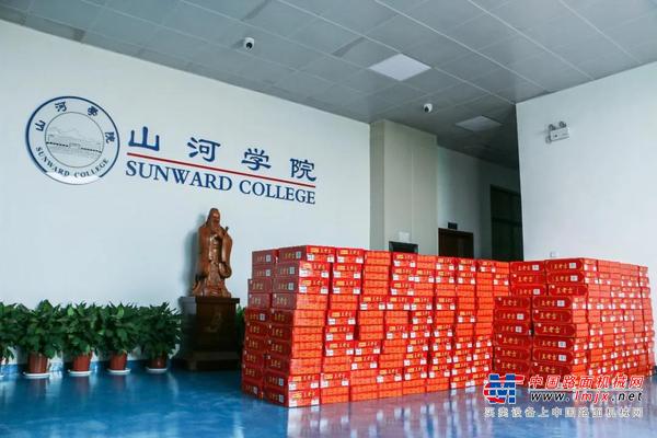 情系职工送清凉，殷切关怀鼓干劲——山河智能开展夏季送清凉活动