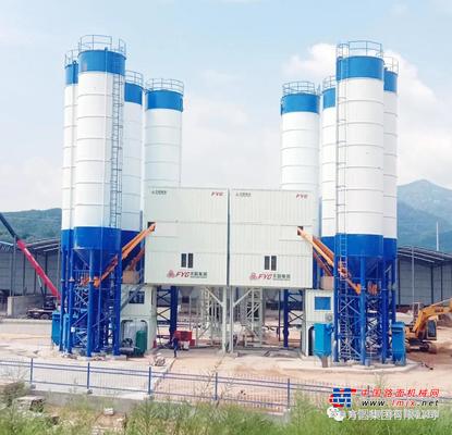 方圆HZS120箱式搅拌站参与无岳高速施工