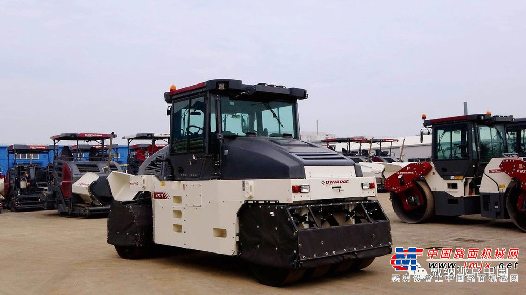 SD2500CS履帶式攤鋪機出口泰國