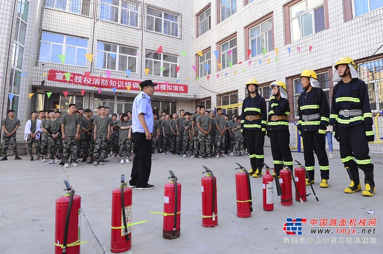 河北宣工技校举办 “入学第一课”消防安全知识培训