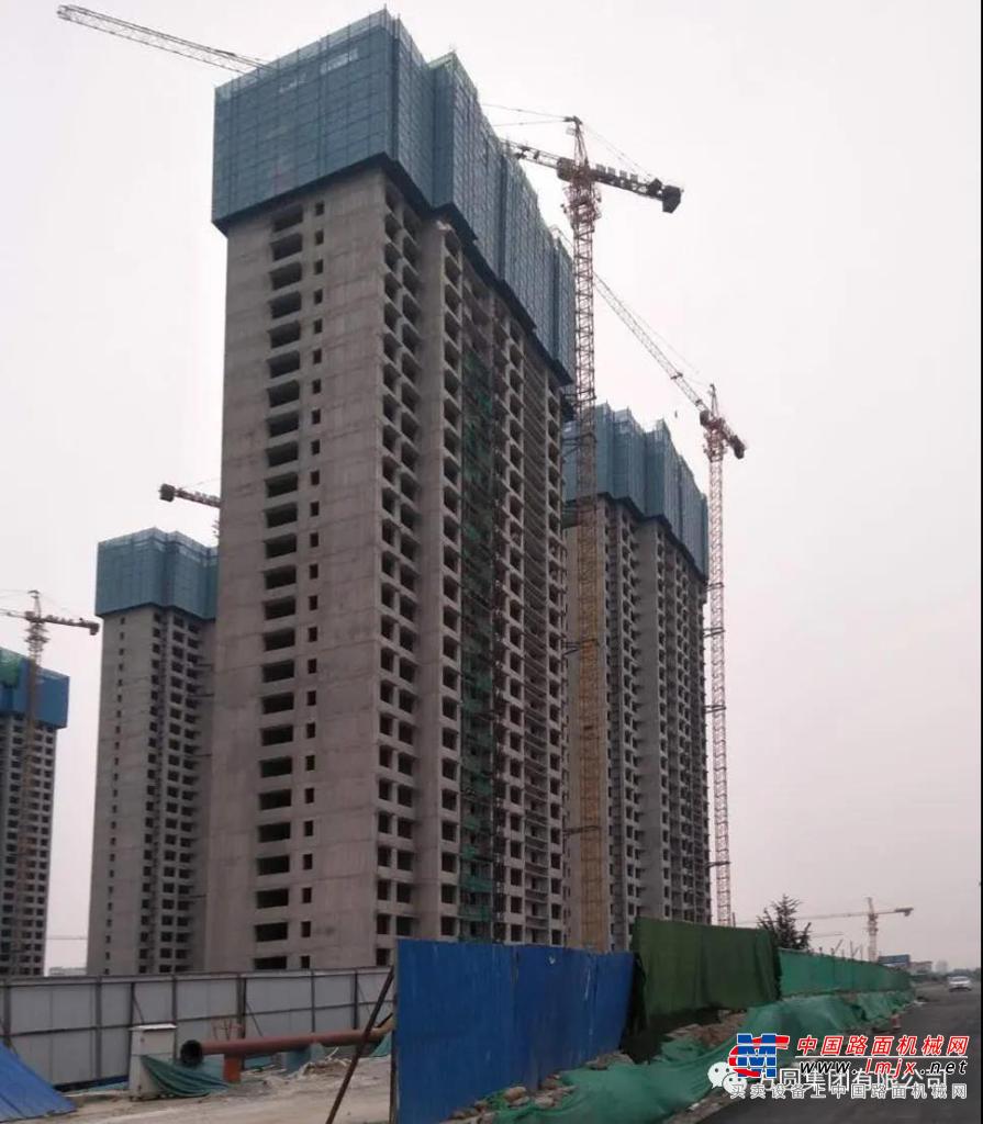 方圆塔机扮靓淄博火车站南广场片区建设工程