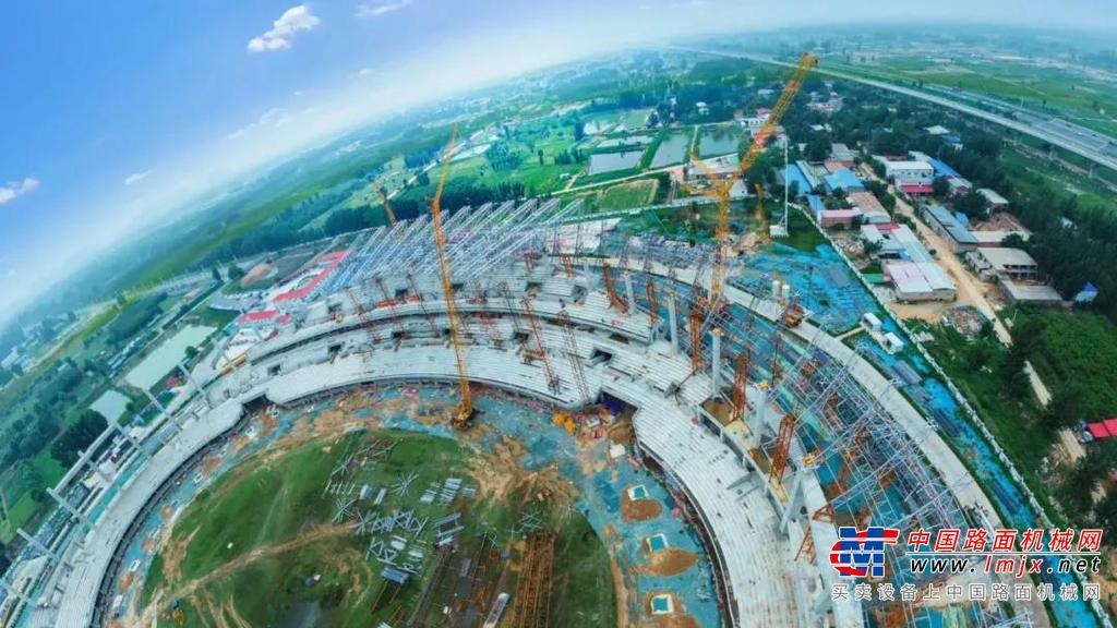 	“	改革开放以来，上海的城市基础设施建设高速运行，上海履带起重机吊装产业在这轮‘造城运动’中快速发展。尤其是在‘长三角一体化’国家战略支持下，上海更是成为中国履带起重机租赁市场的风向标。”