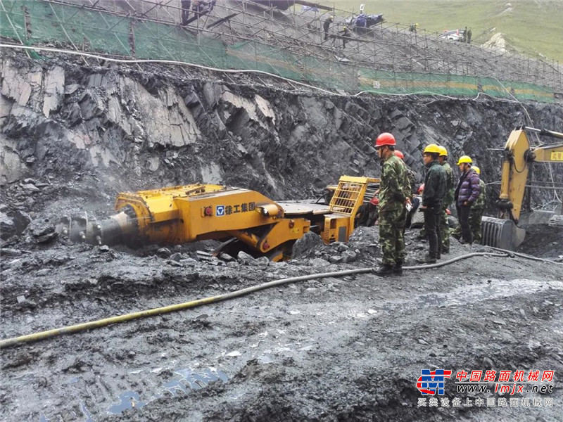 本次参建设备均来自西藏地区的徐工经销商张总，张总自2016年下半年接触旋挖钻机以来，先后购买徐工不同型号旋挖钻机、地下连续墙液压抓斗共13台，对徐工产品信赖有加。