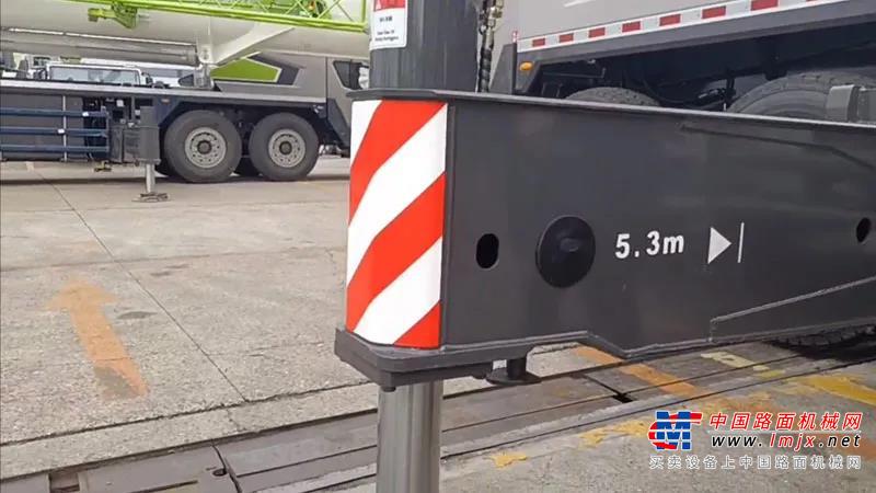 	下车：专用底盘，舒适、耐用、稳定