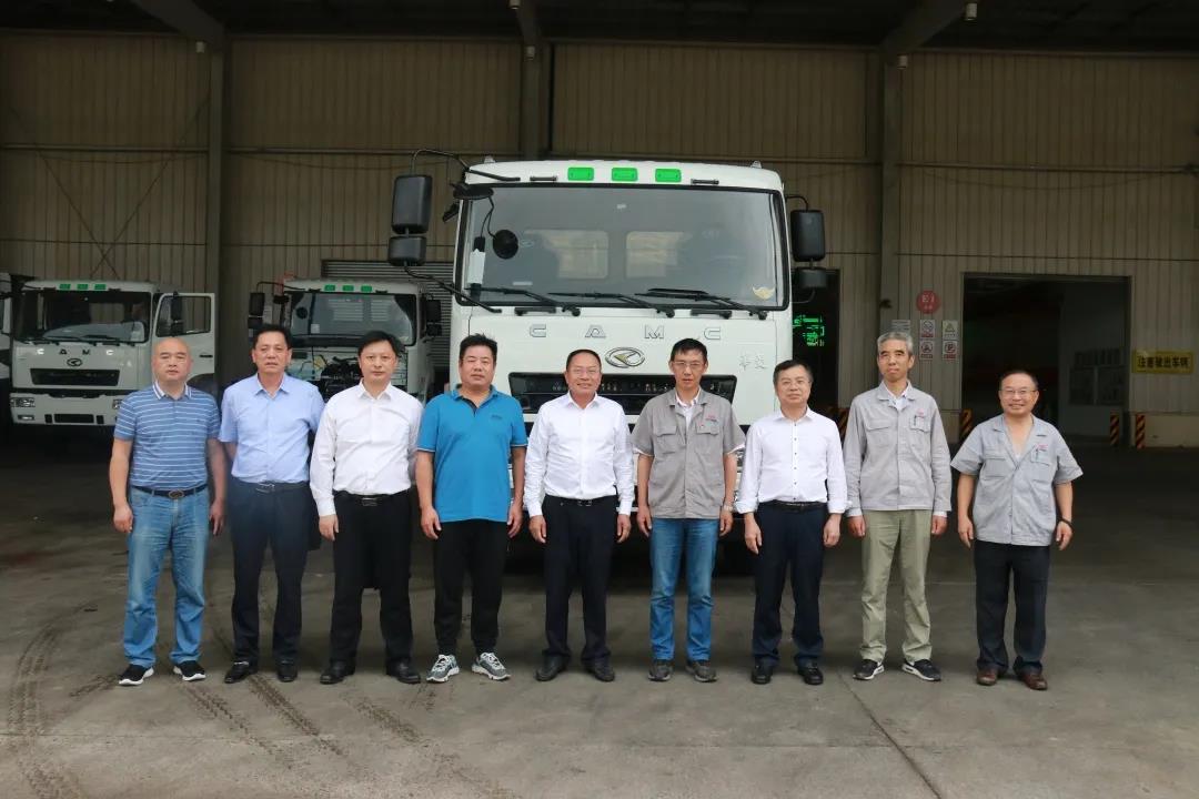 衡阳市人民政府原副市长胡水龙一行到华菱星马考察交流