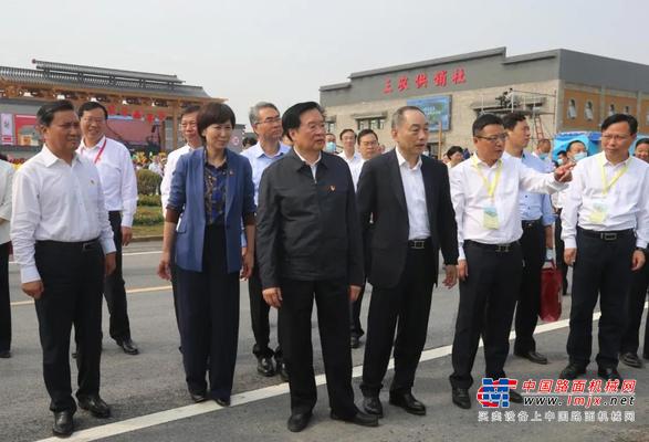 河南省委书记王国生会见中联重科董事长、CEO詹纯新并观摩中联重科智能农机演示